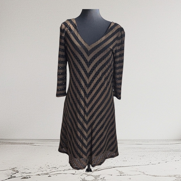 Miracle Body By MiracleSuit Black and Gold Sheath Dress V-Neck 3/4 Sleeve Size L - Picture 1 of 6